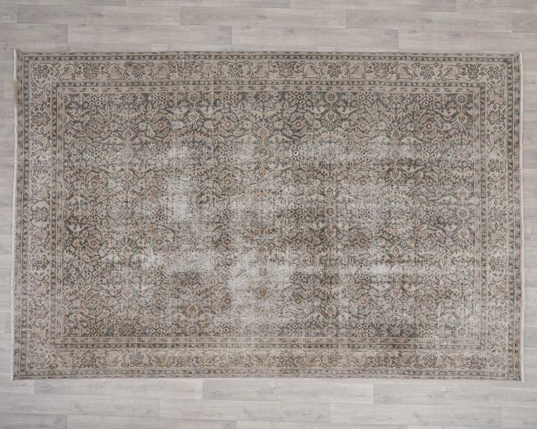 Neutral Oushak Rug 6' 9" x 9' 10" | No. VR63940
