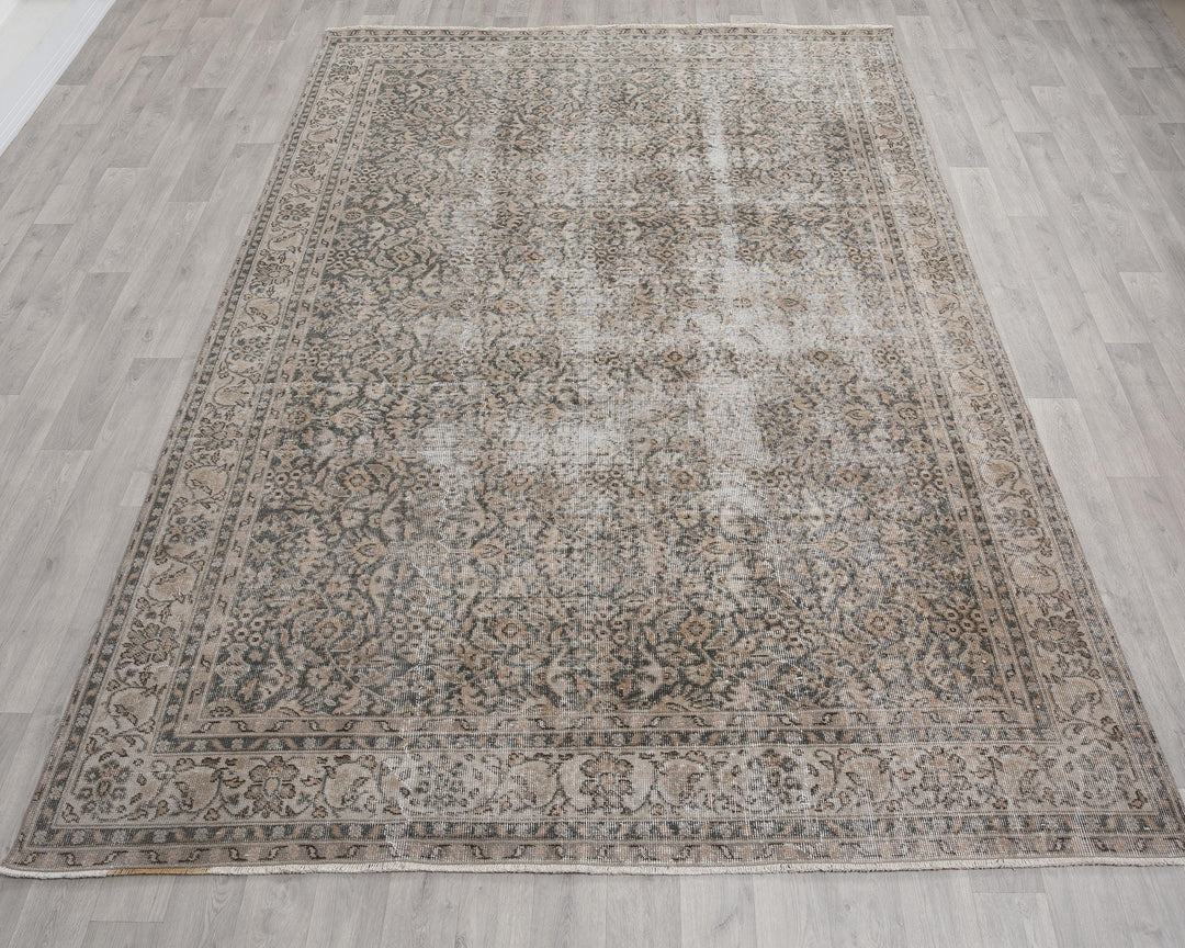 Neutral Oushak Rug 6' 9" x 9' 10" | No. VR63940