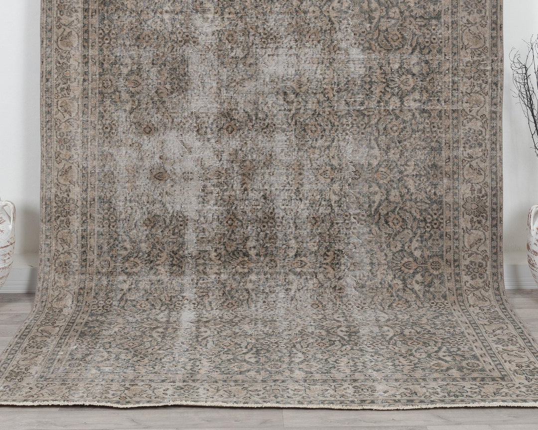 Neutral Oushak Rug 6' 9" x 9' 10" | No. VR63940