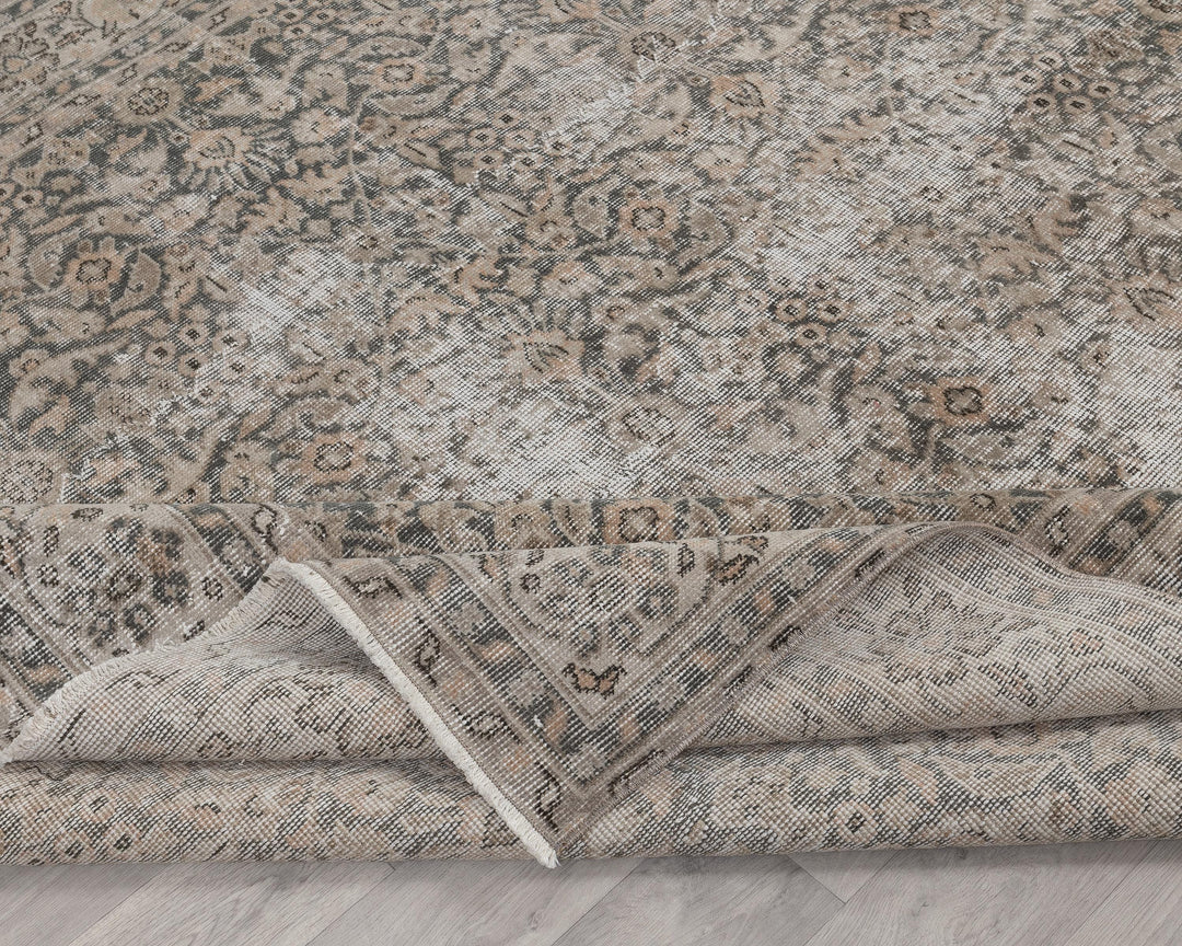 Neutral Oushak Rug 6' 9" x 9' 10" | No. VR63940