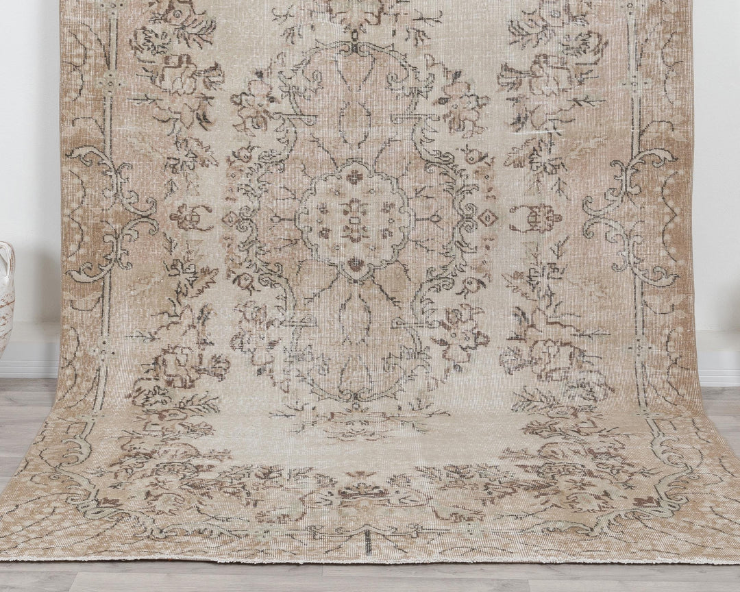 Beige Oushak Rug 6' 4" x 10' | No. VR91281