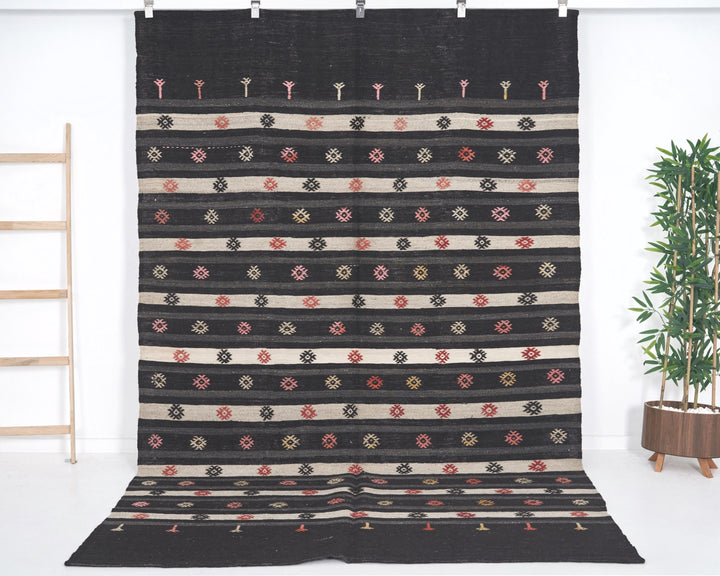 Brown Kilim Rug 6' 1" x 9' 8" | No. VR45597