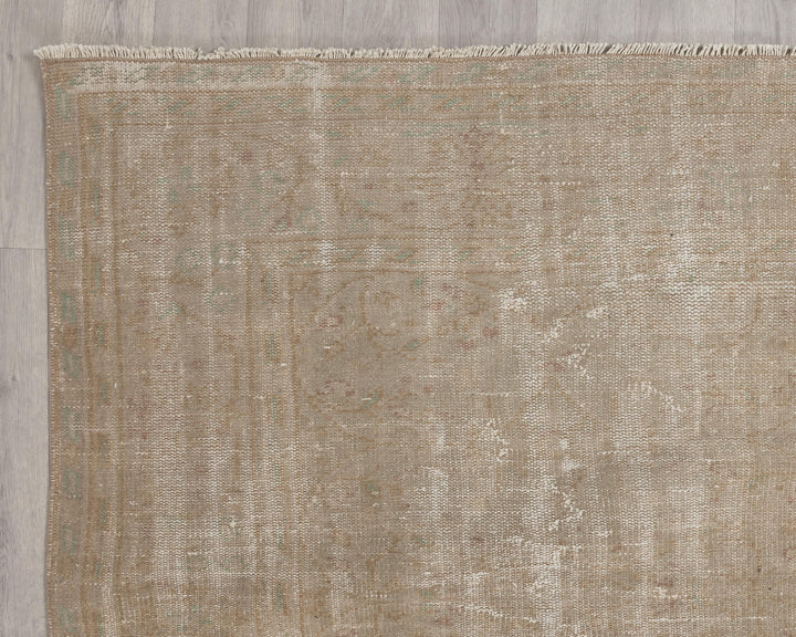 Beige Oushak Rug 6' 7" x 9' 7" | No. VR41095