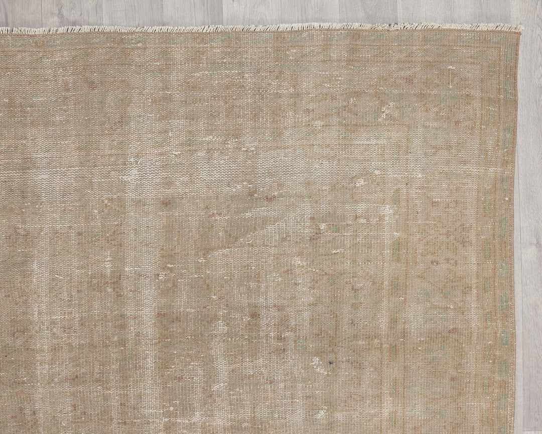 Beige Oushak Rug 6' 7" x 9' 7" | No. VR41095