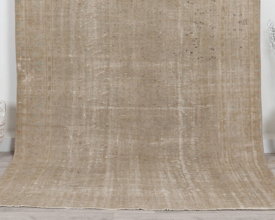 Beige Oushak Rug 6' 7" x 9' 7" | No. VR41095