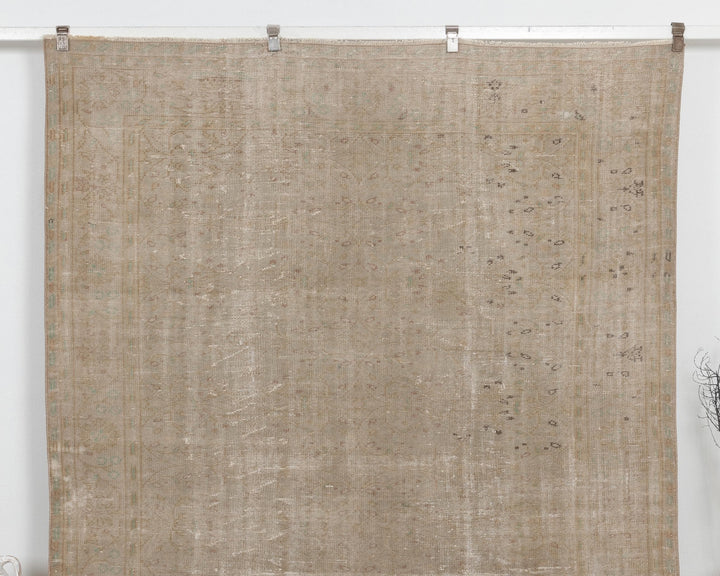Beige Oushak Rug 6' 7" x 9' 7" | No. VR41095