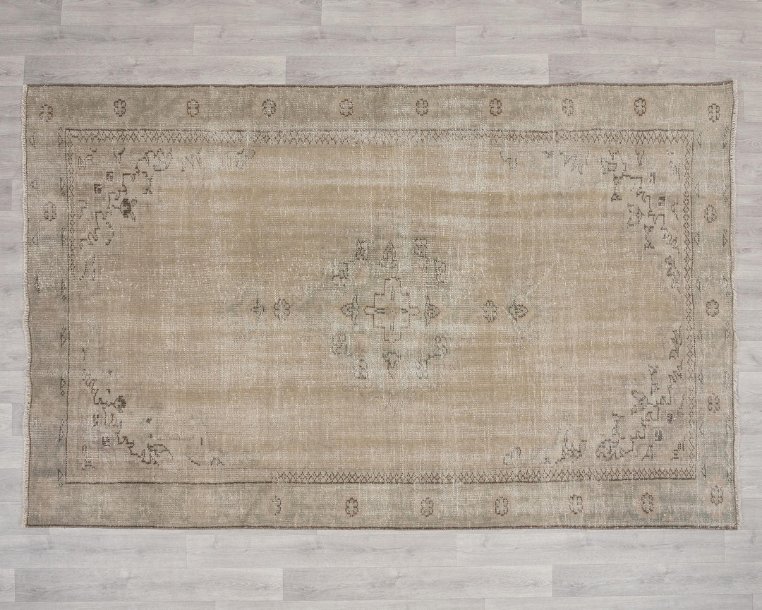 Beige Oushak Rug 5' 10" x 8' 9" | No. VR42403