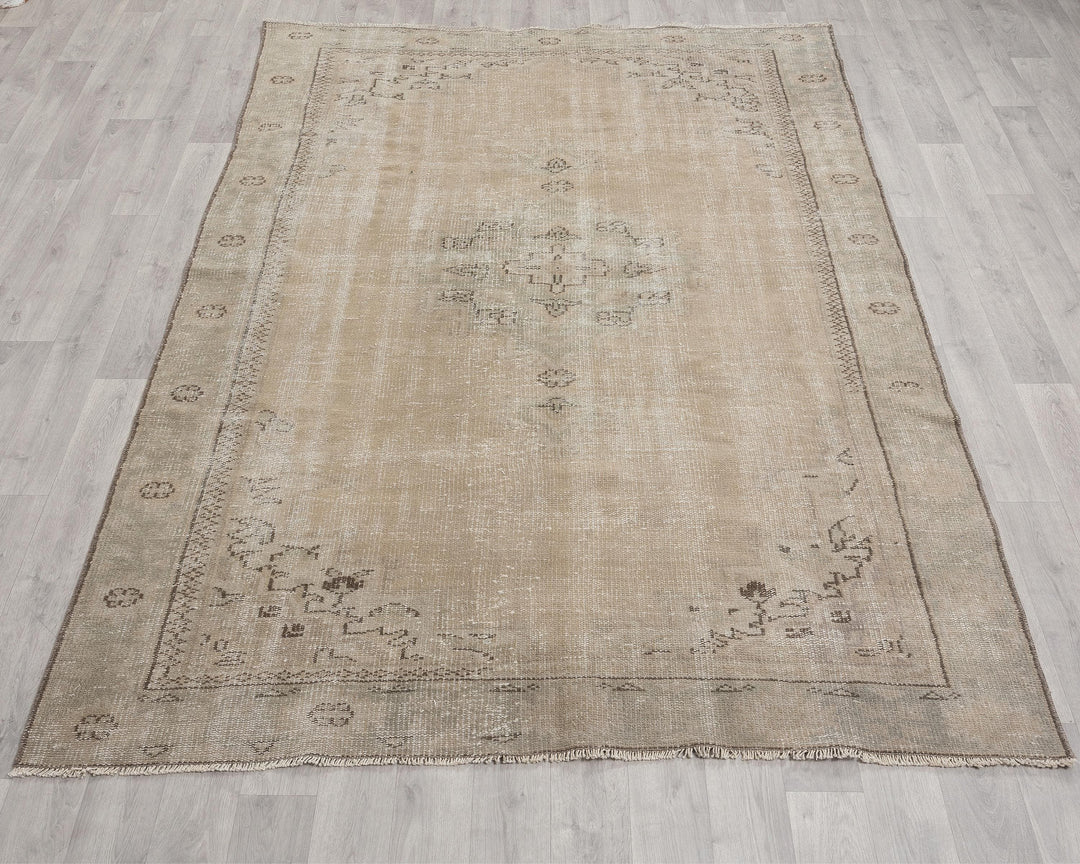Beige Oushak Rug 5' 10" x 8' 9" | No. VR42403