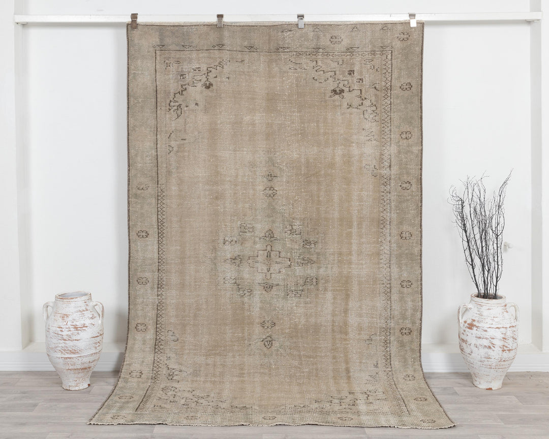 Beige Oushak Rug 5' 10" x 8' 9" | No. VR42403