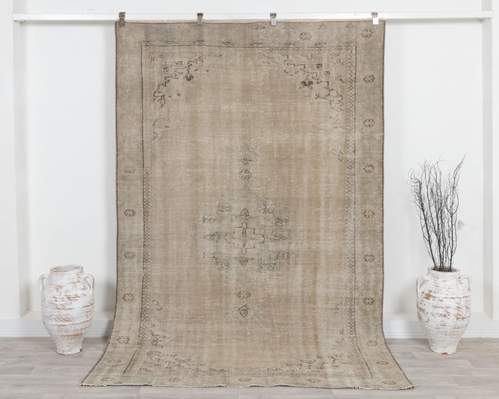 Beige Oushak Rug 5' 10" x 8' 9" | No. VR42403