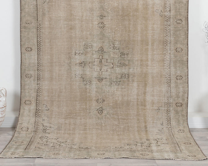Beige Oushak Rug 5' 10" x 8' 9" | No. VR42403