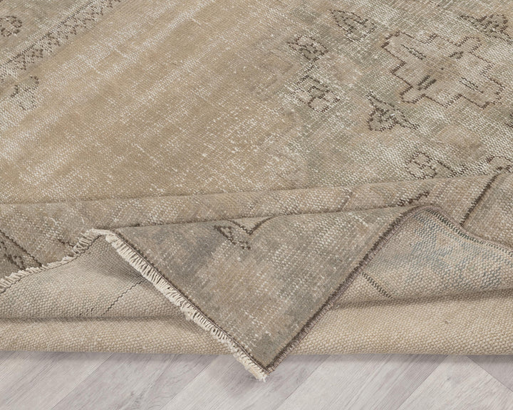 Beige Oushak Rug 5' 10" x 8' 9" | No. VR42403