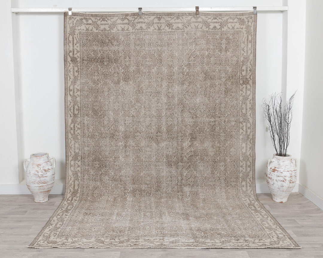 Neutral Oushak Rug 7' 2" x 10' 5" | No. VR44488