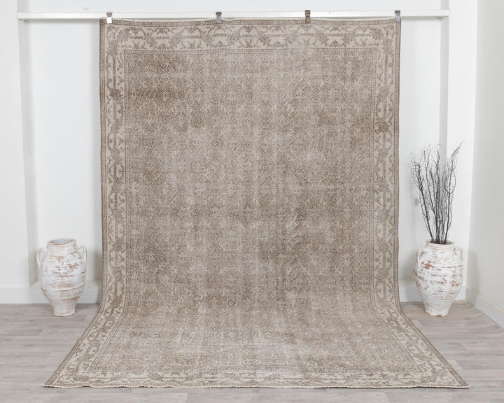 Neutral Oushak Rug 7' 2" x 10' 5" | No. VR44488