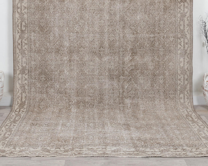 Neutral Oushak Rug 7' 2" x 10' 5" | No. VR44488