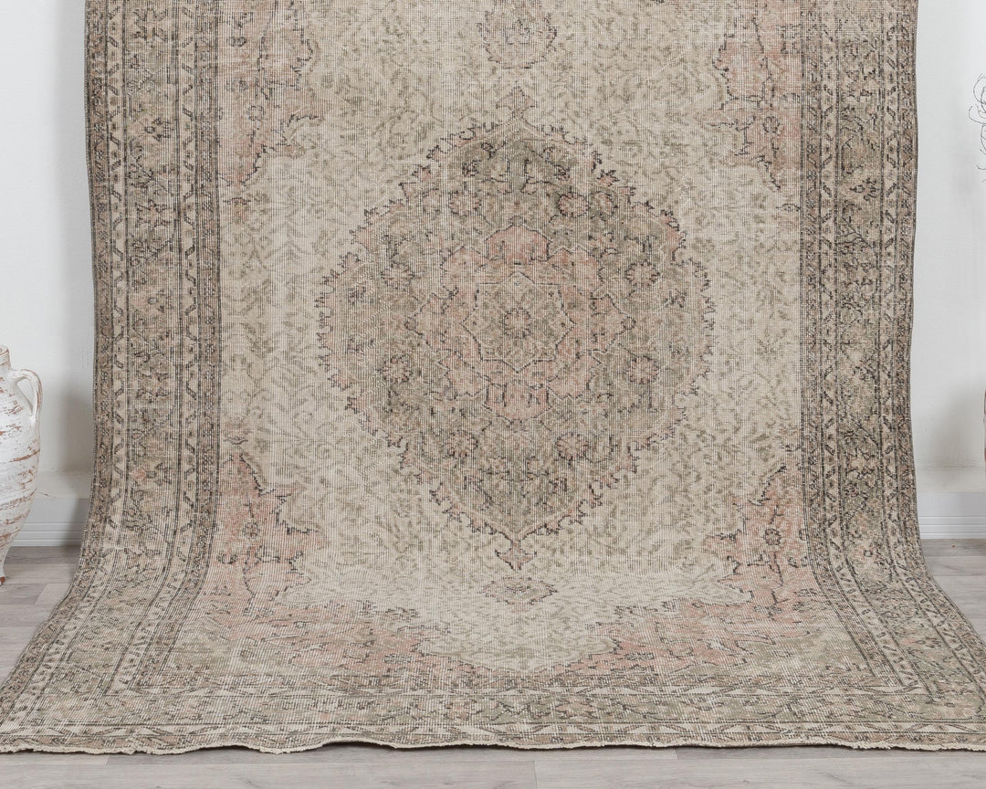Beige Oushak Rug 6' 6" x 9' 7" | No. VR55322