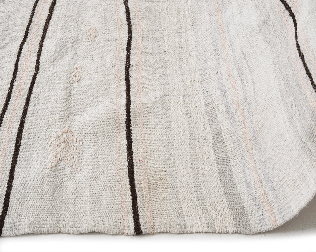White Kilim Rug 6' 5" x 10' 2" | No. VR11959