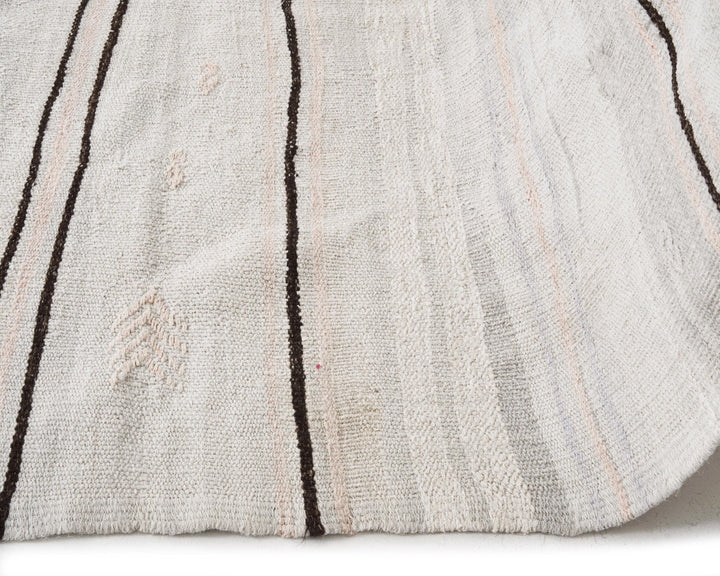 White Kilim Rug 6' 5" x 10' 2" | No. VR11959