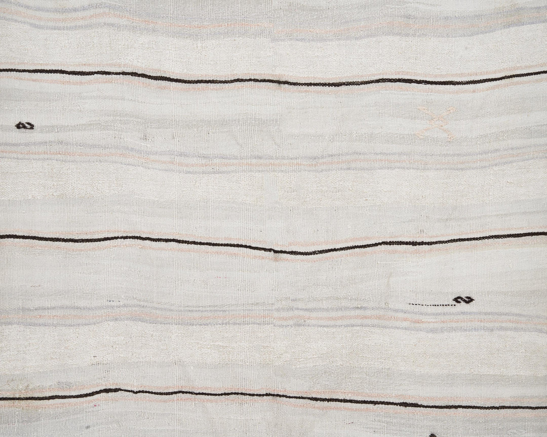 White Kilim Rug 6' 5" x 10' 2" | No. VR11959