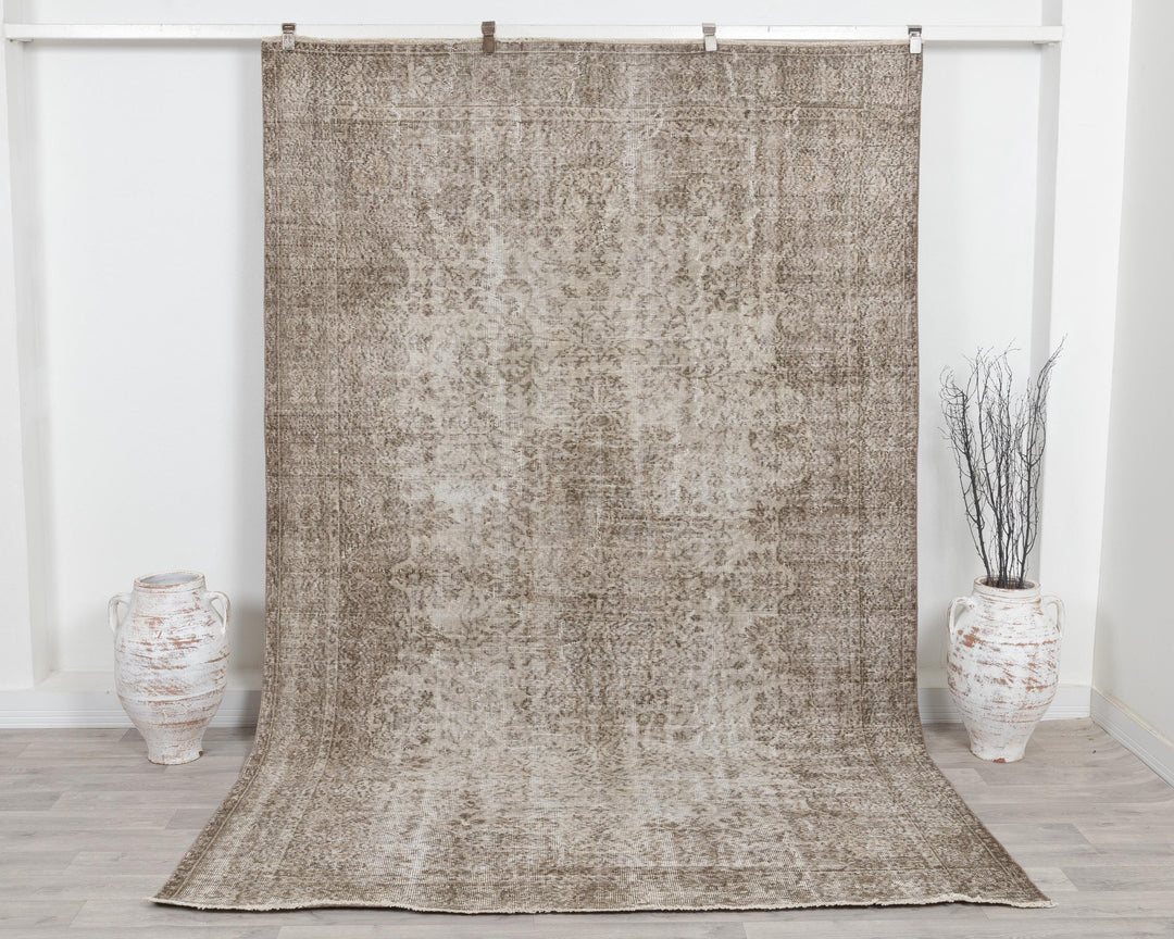 Beige Oushak Rug 7' x 10' | No. VR71340