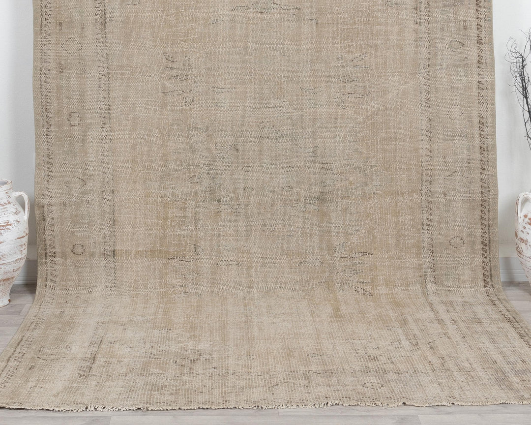 Beige Oushak Rug 6' 11" x 9' 11" | No. VR64270