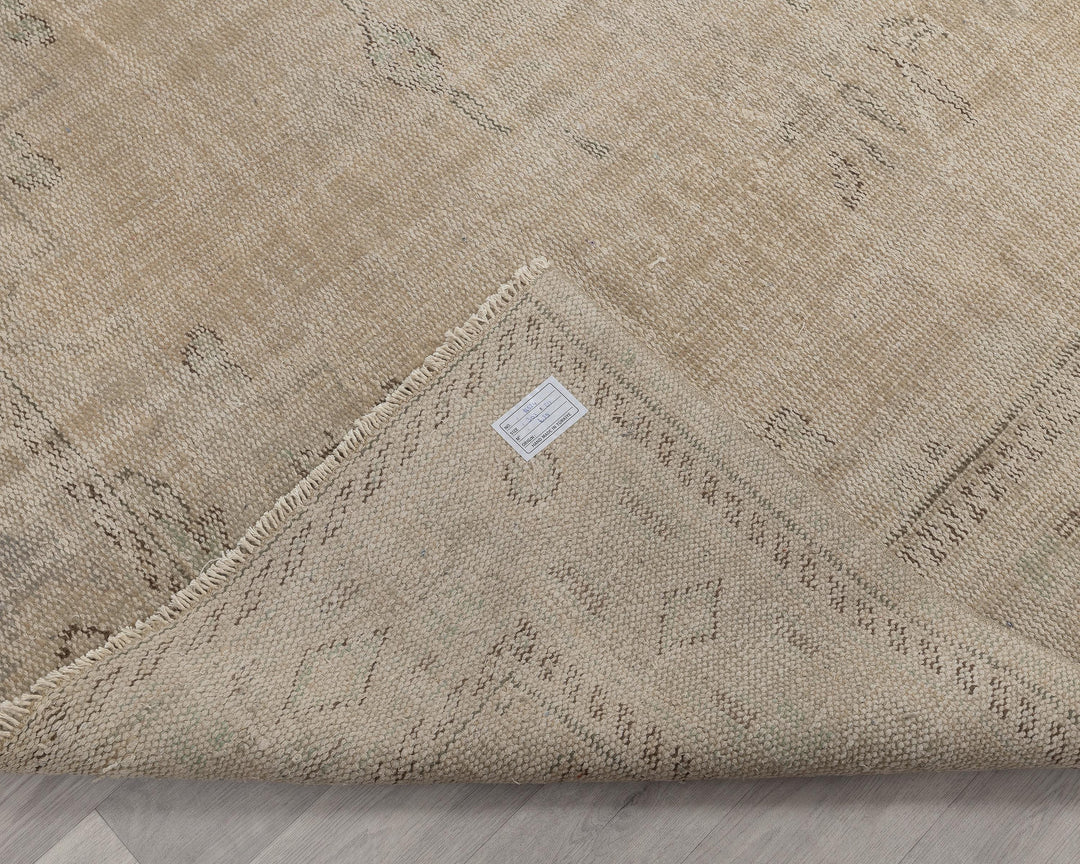 Beige Oushak Rug 6' 11" x 9' 11" | No. VR64270