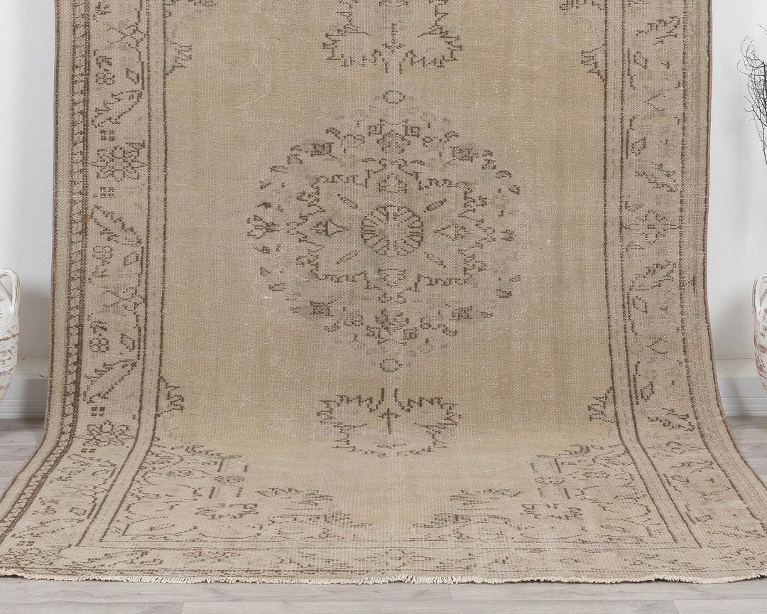 Beige Oushak Rug 7' x 10' | No. VR28139