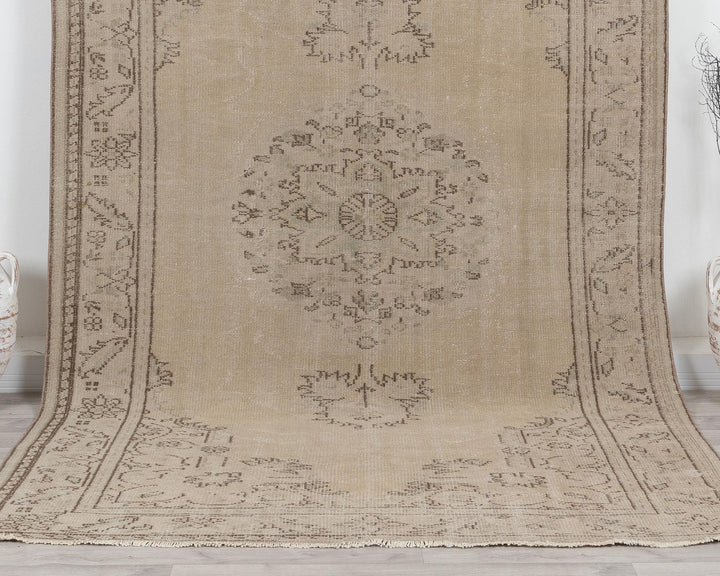 Beige Oushak Rug 7' x 10' | No. VR28139