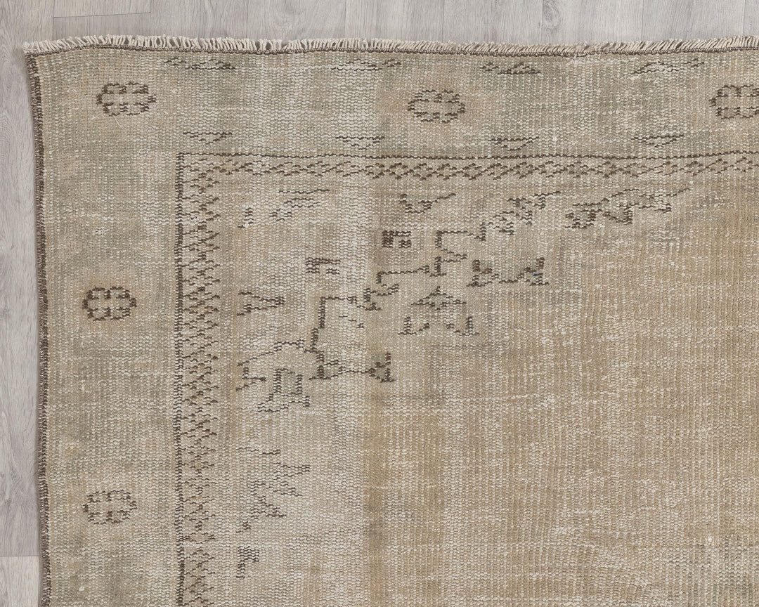 Beige Oushak Rug 5' 10" x 8' 9" | No. VR42403