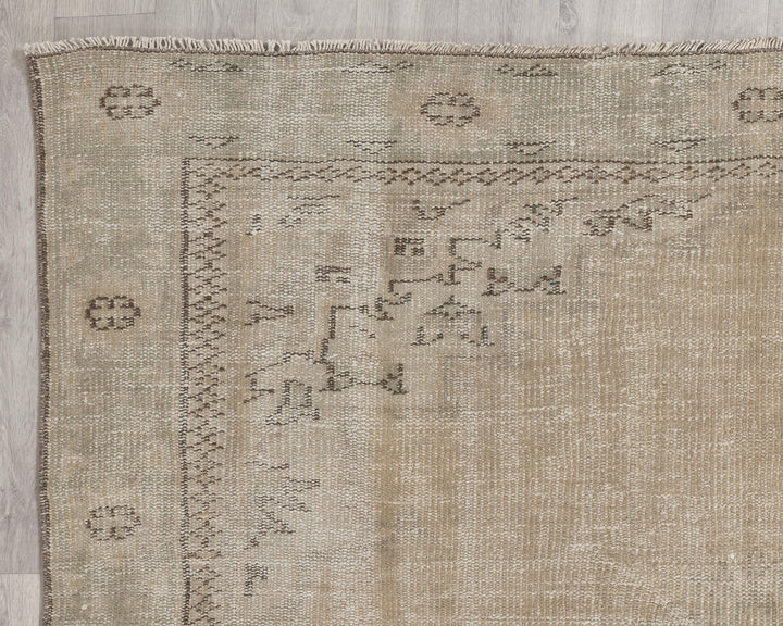 Beige Oushak Rug 5' 10" x 8' 9" | No. VR42403