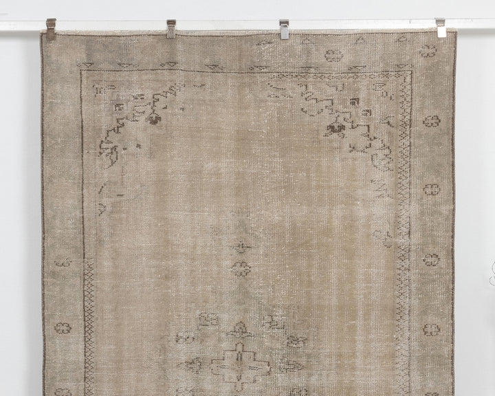 Beige Oushak Rug 5' 10" x 8' 9" | No. VR42403
