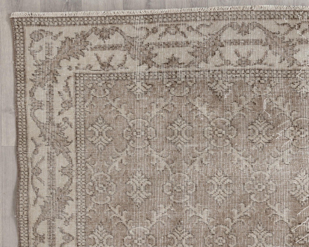 Neutral Oushak Rug 7' 2" x 10' 5" | No. VR44488