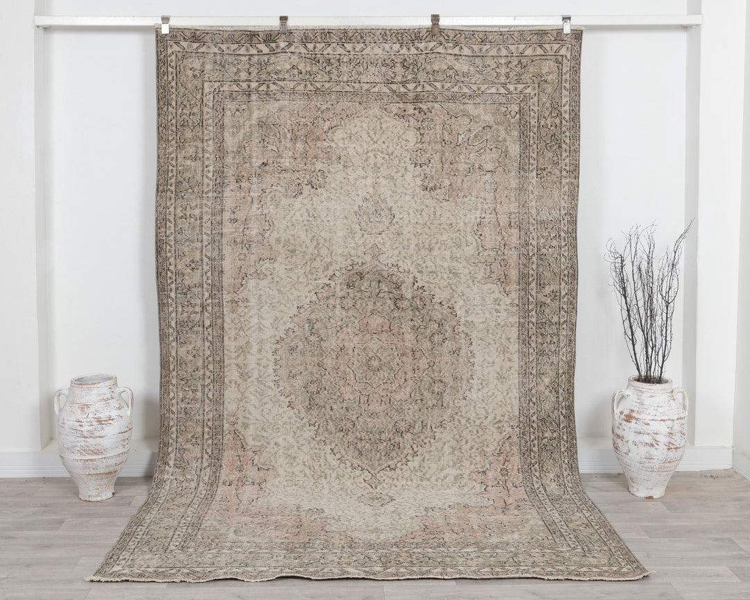 Beige Oushak Rug 6' 6" x 9' 7" | No. VR55322