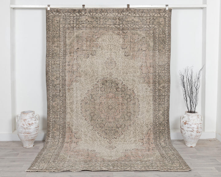 Beige Oushak Rug 6' 6" x 9' 7" | No. VR55322