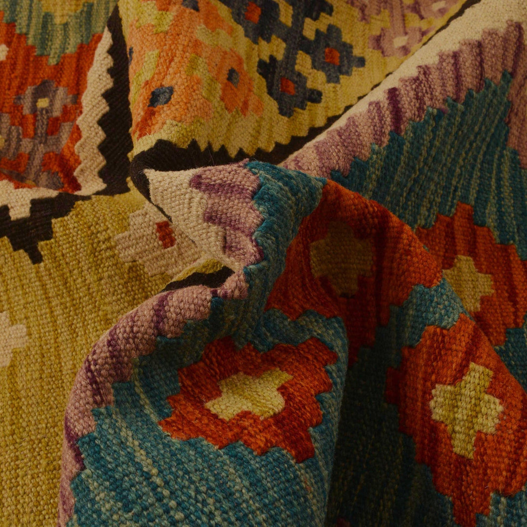 Handmade Vegetable Kilim 5' 10" x 7' 7" - No. AL95151