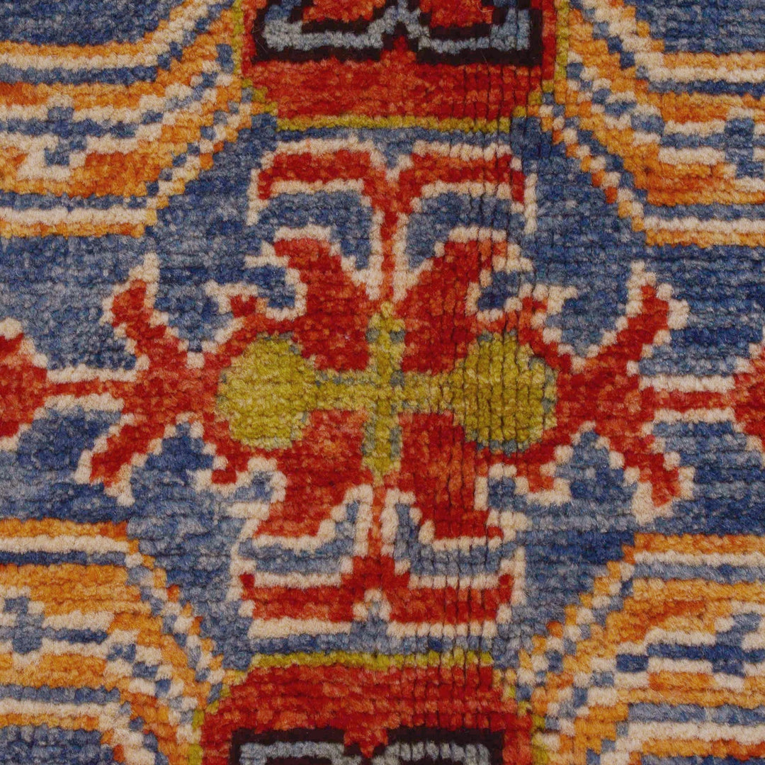 Rich Red Color Shiraz Carpet 4' 10" x 6' 8" - No. AL66545