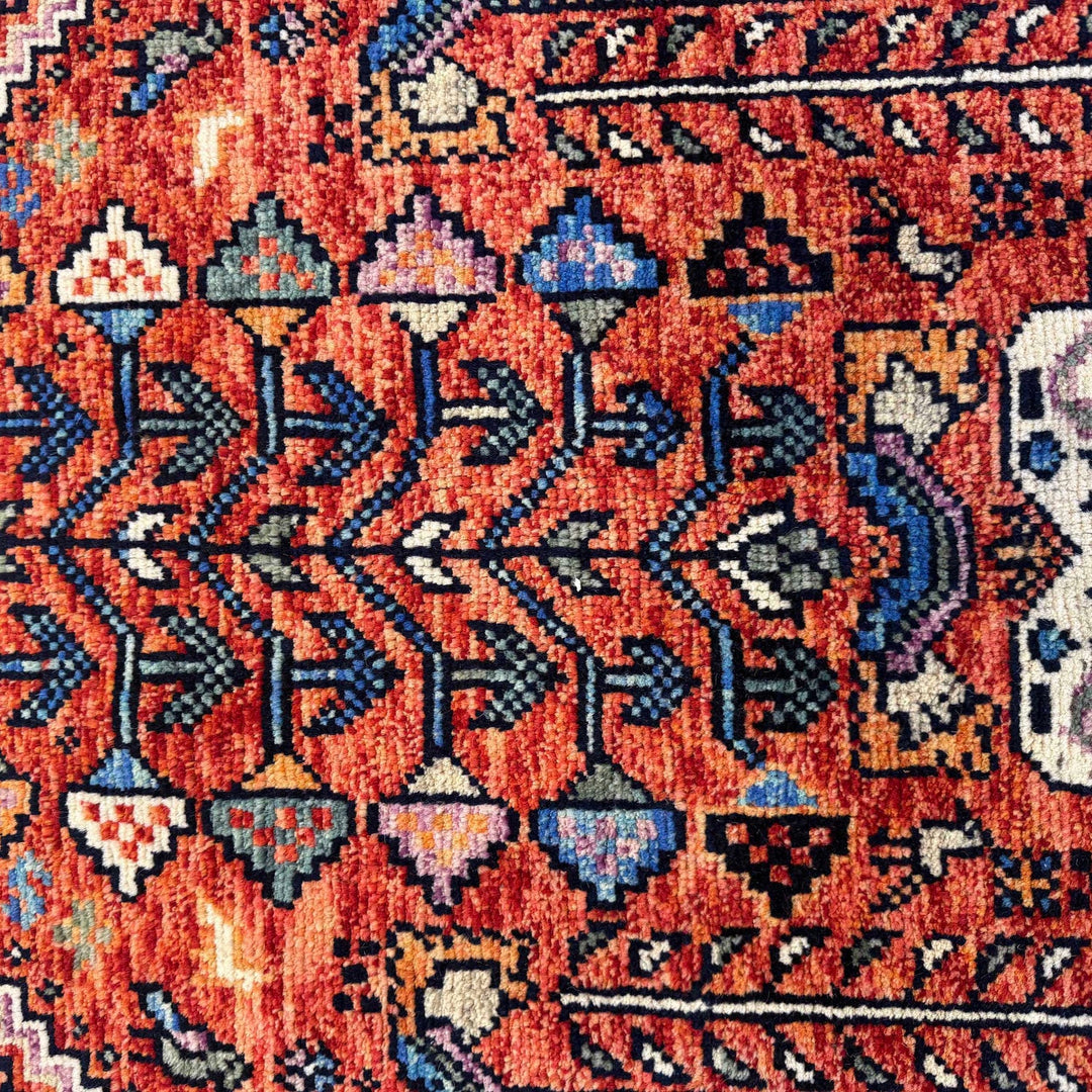 Handmade Sherazi Area Rug 5' 7" x 7' 7" - No. AL81367
