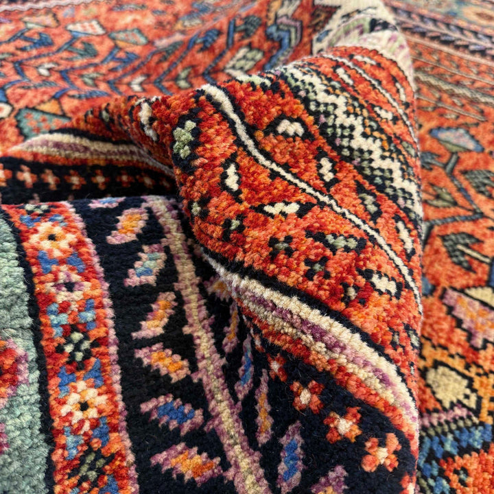 Handmade Sherazi Area Rug 5' 7" x 7' 7" - No. AL81367