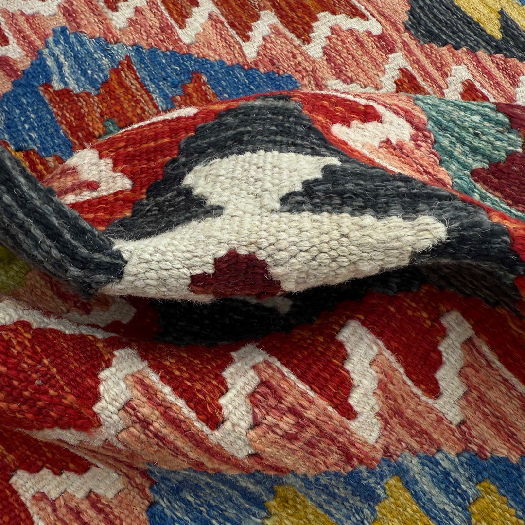 Afghan Vegetable Kilim Rug 2' 7" x 6' 9" Flat-Weave texture