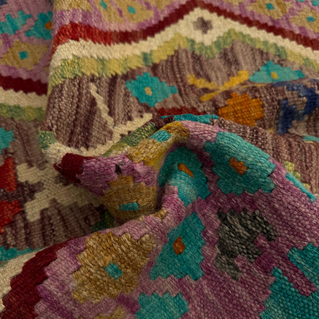 Afghan Vegetable Kilim Rug 2' 7" x 3' 11" Flat-Weave texture