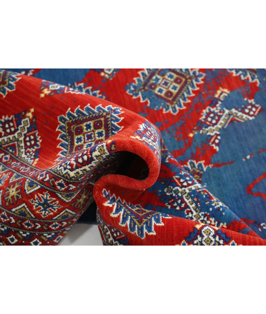 Red Pakistani Oriental Rug 4' 0" × 6' 0" Hand-Knotted view