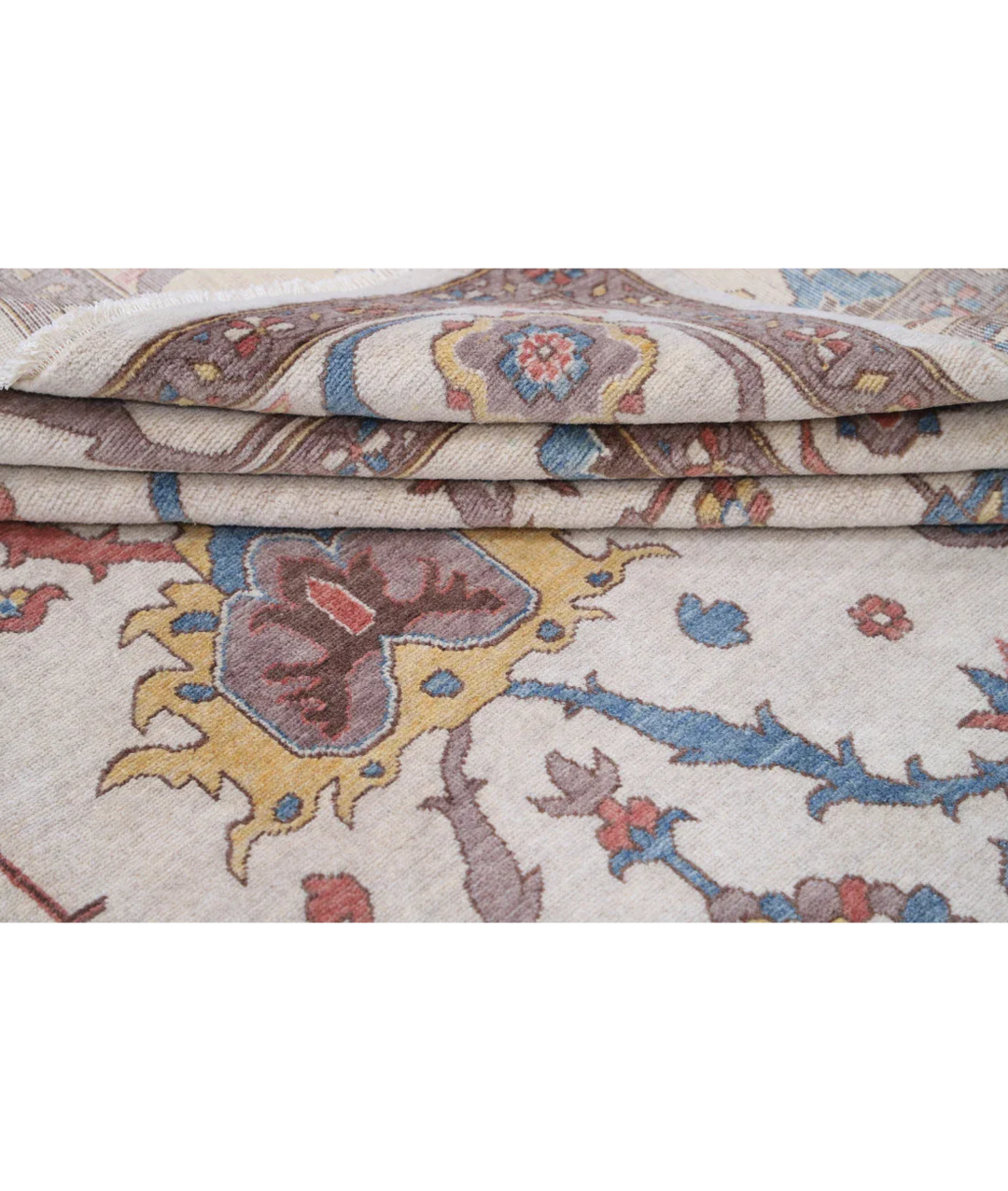 Ivory Pakistani Oriental Rug 7' 10" x 9' 11" Hand-Knotted close-up