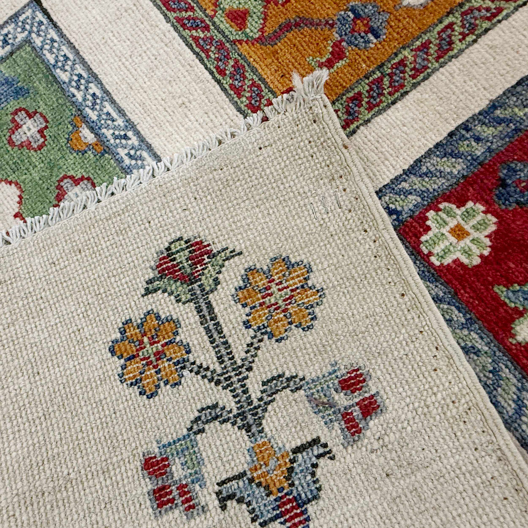 Beige Afghan Oriental Rug 6' 10" x 9' 6" Hand-Knotted border