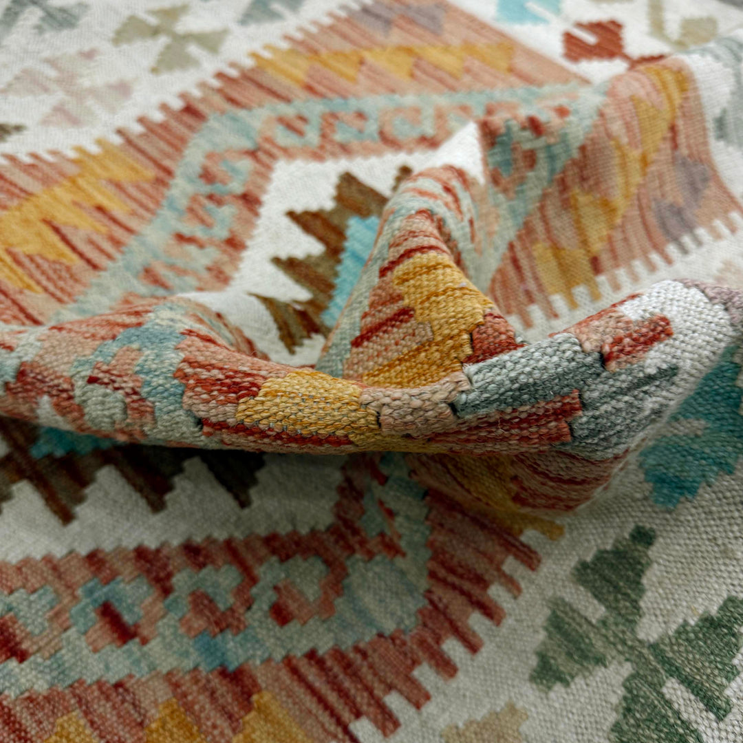 Afghan Vegetable Kilim Rug 2' 9" x 4' 6" Flat-Weave texture