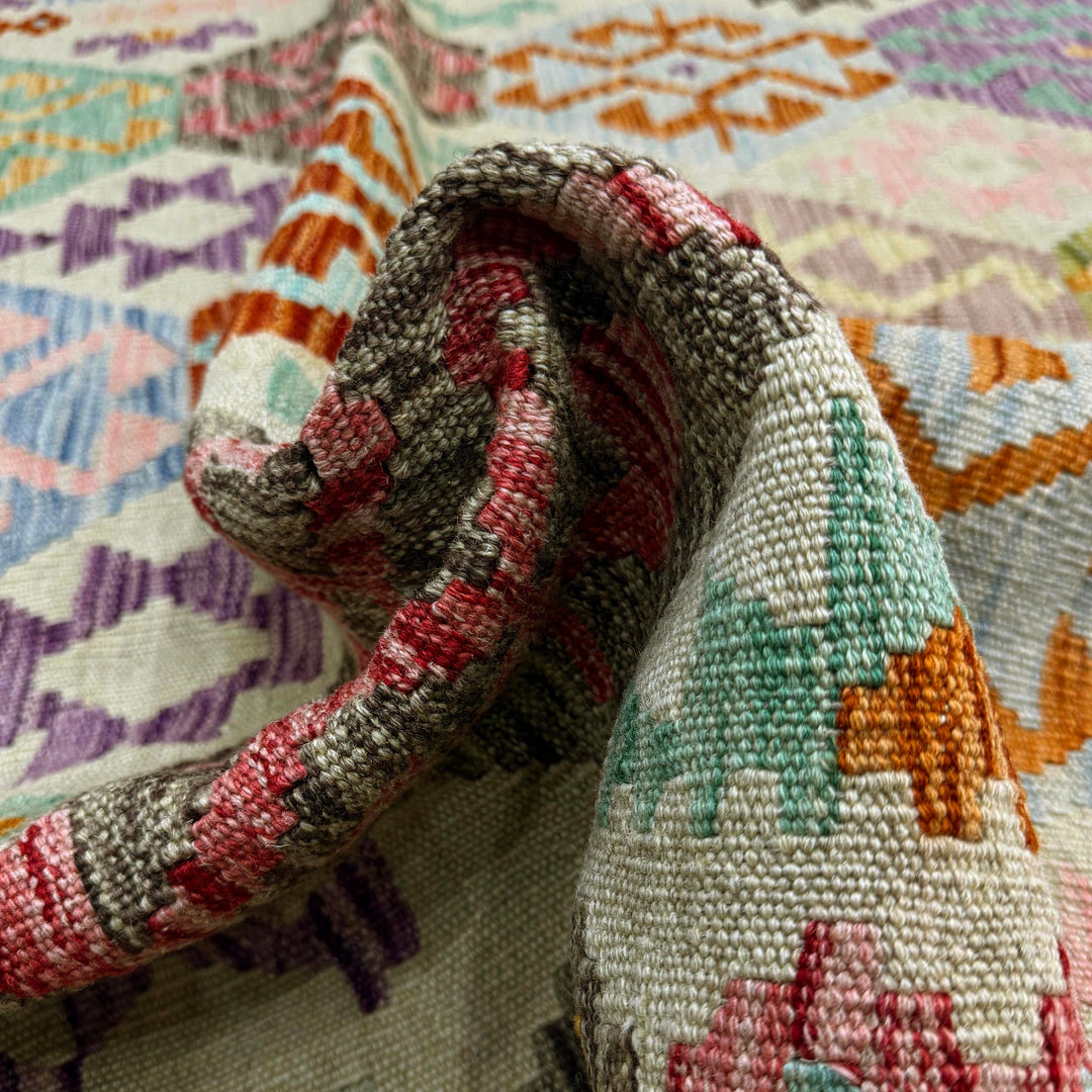Hand Woven Wool Kelim 4' 10" x 6' 0" - No. AL743191