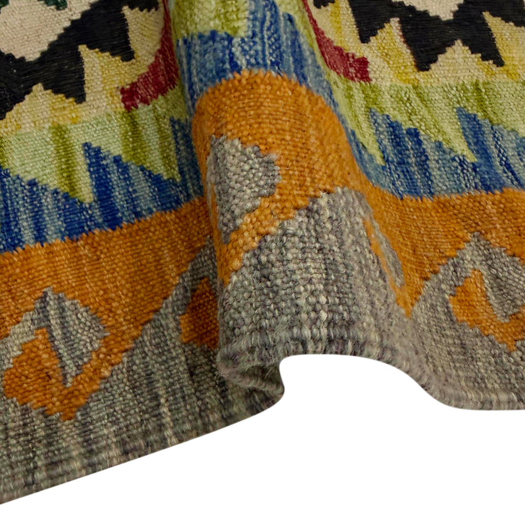 Afghan Vegetable Kilim Rug 2' 7" x 3' 11" Flat-Weave texture