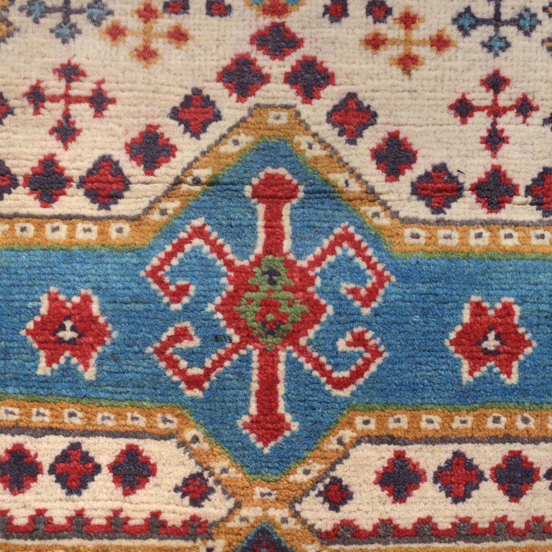 Hand knotted Kazak Carpet 4' 7" x 6' 6" - No. AL22600