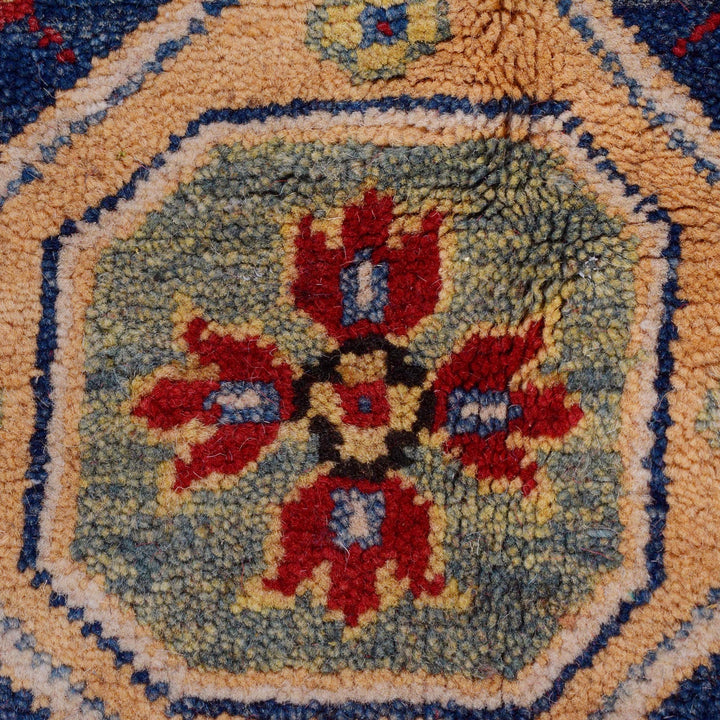 Hand knotted Kazak Carpet 5' 7" x 7' 7" - No. AL81424