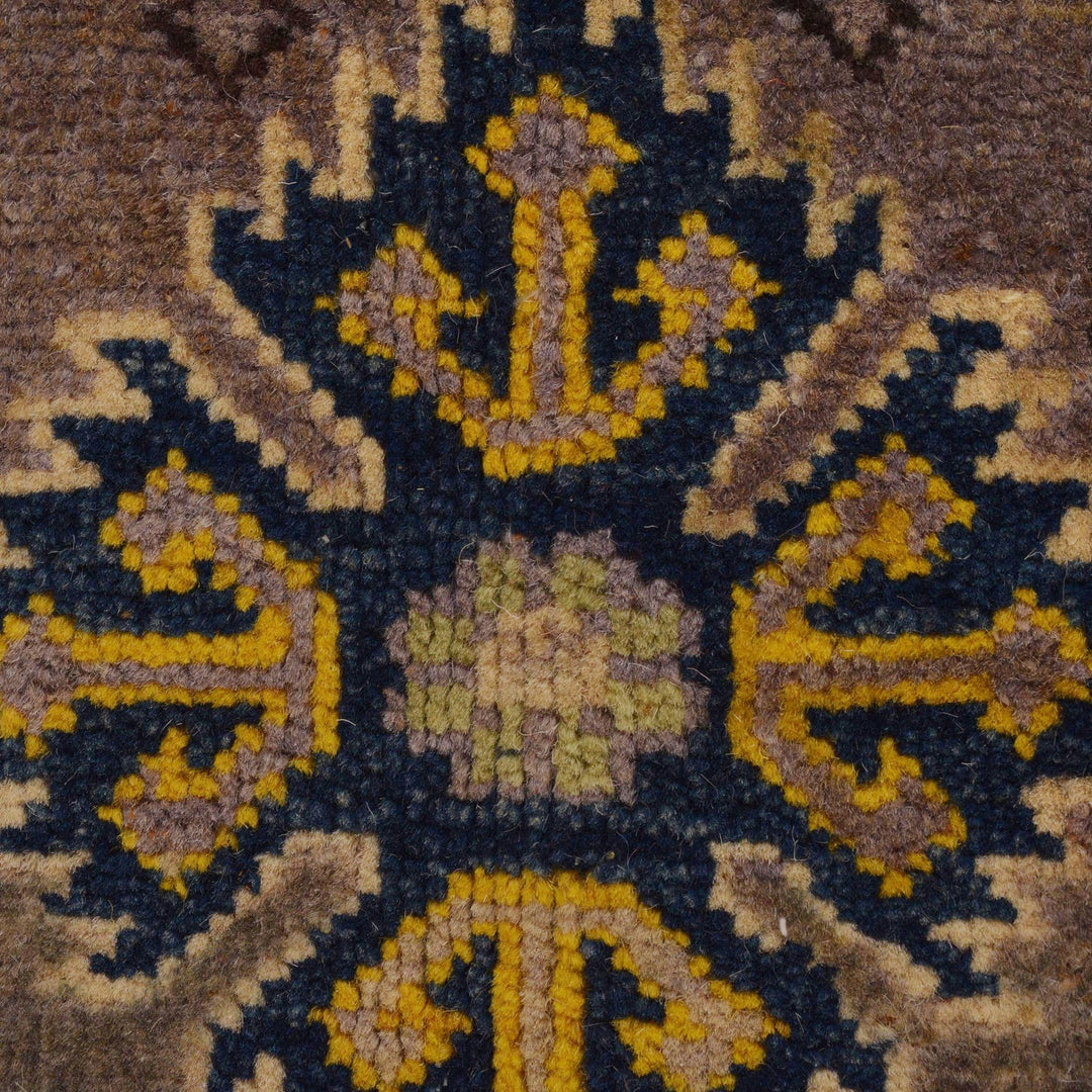 Handmade Kazak Area Rug 4' 0" x 5' 7" - No. AL43555