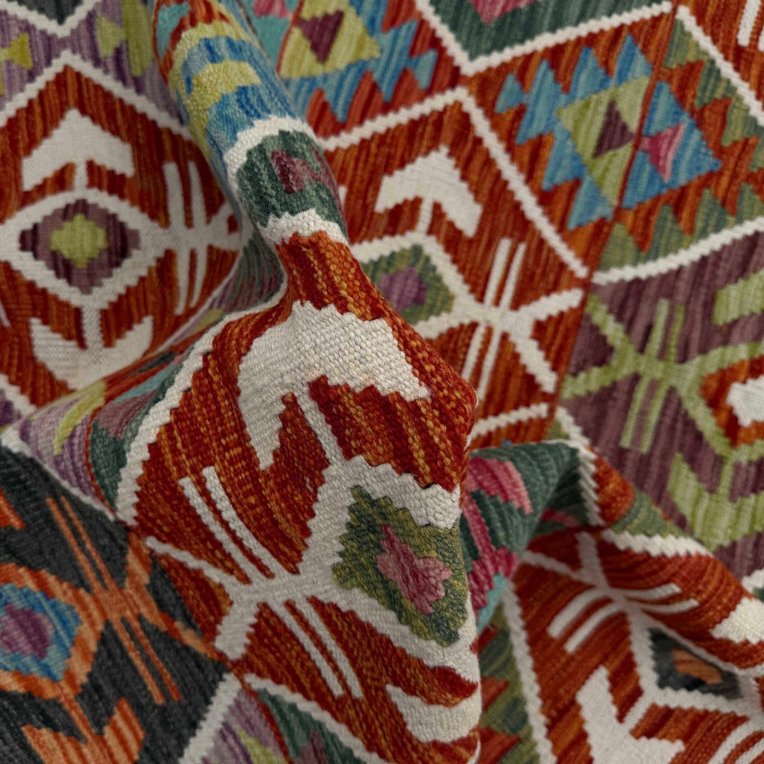 Afghan Kilim Rug 4' 11" x 6' 9" Flat-Weave texture